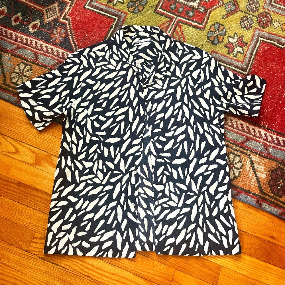 Zara Mens Button Down Medium Navy and White Print Casual